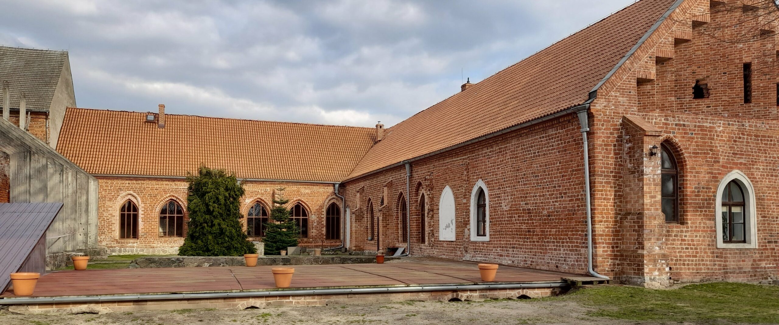 Klasztor pocysterski- widok od strony zachodniej